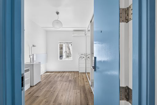 Downtown Long Beach Micro-Studio Available Now **FLEXIBLE LEASE TERMS**