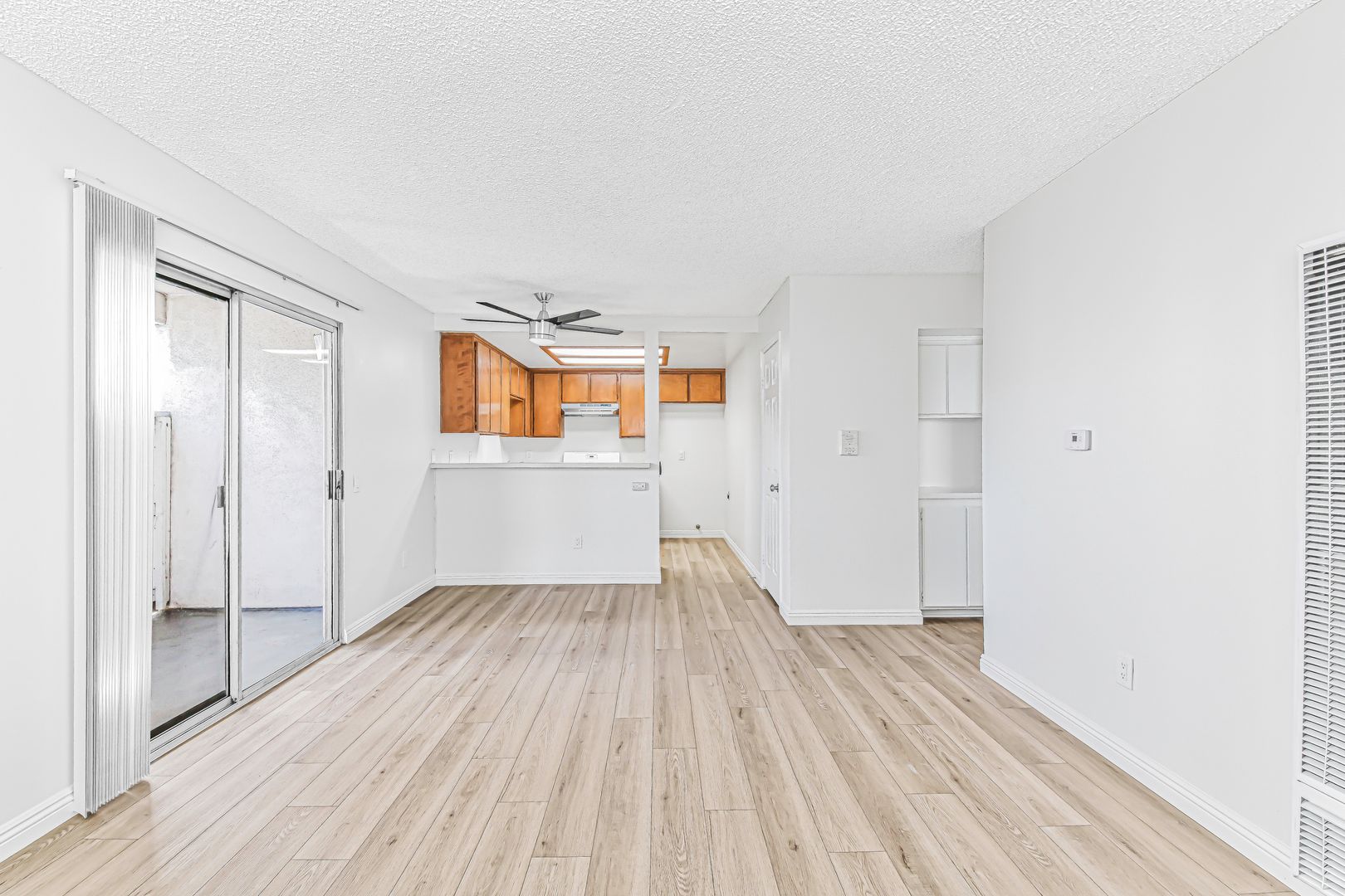 Long Beach Apartment: 1075 Loma Ave