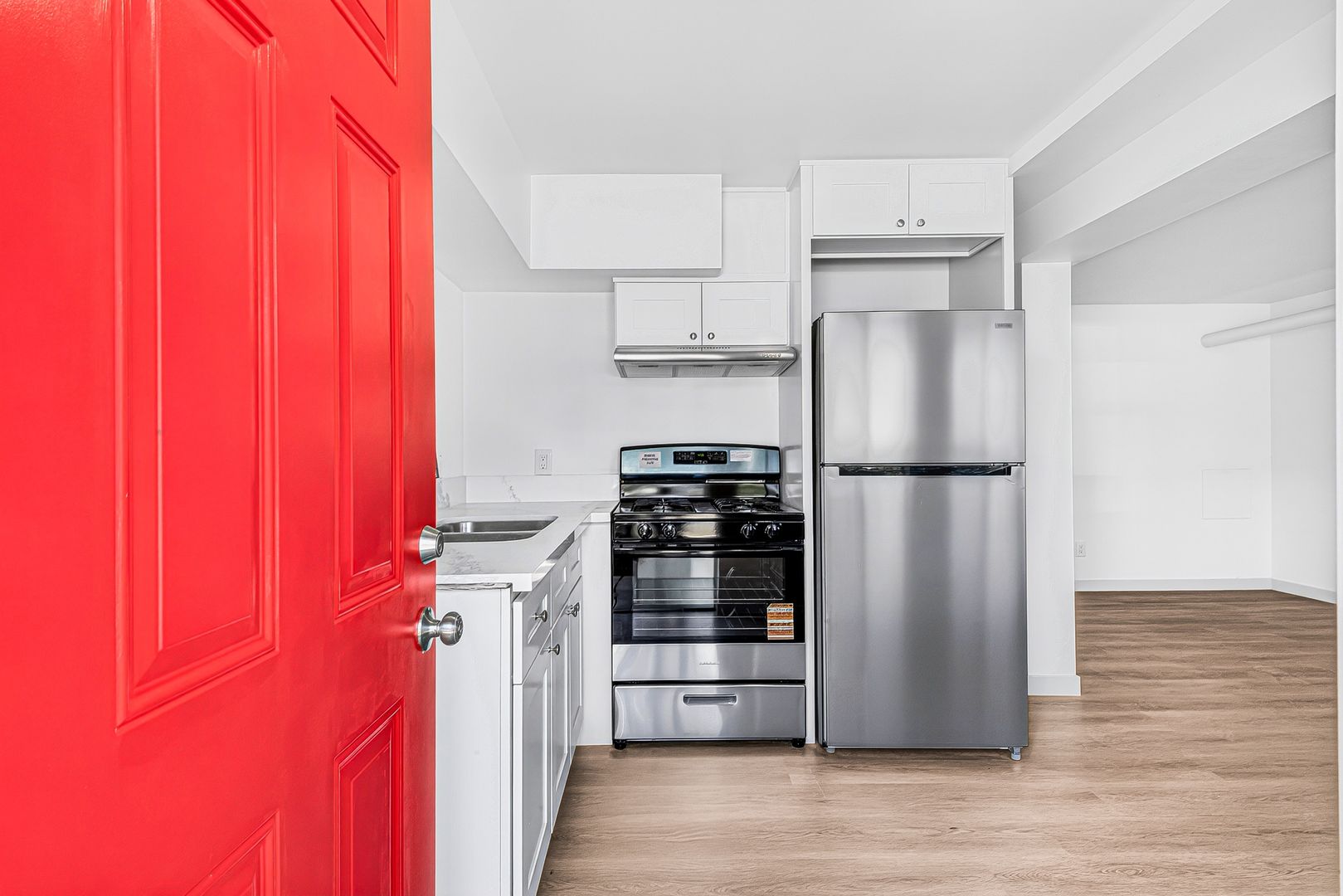 Long Beach Apartment: 1121 Daisy Avenue