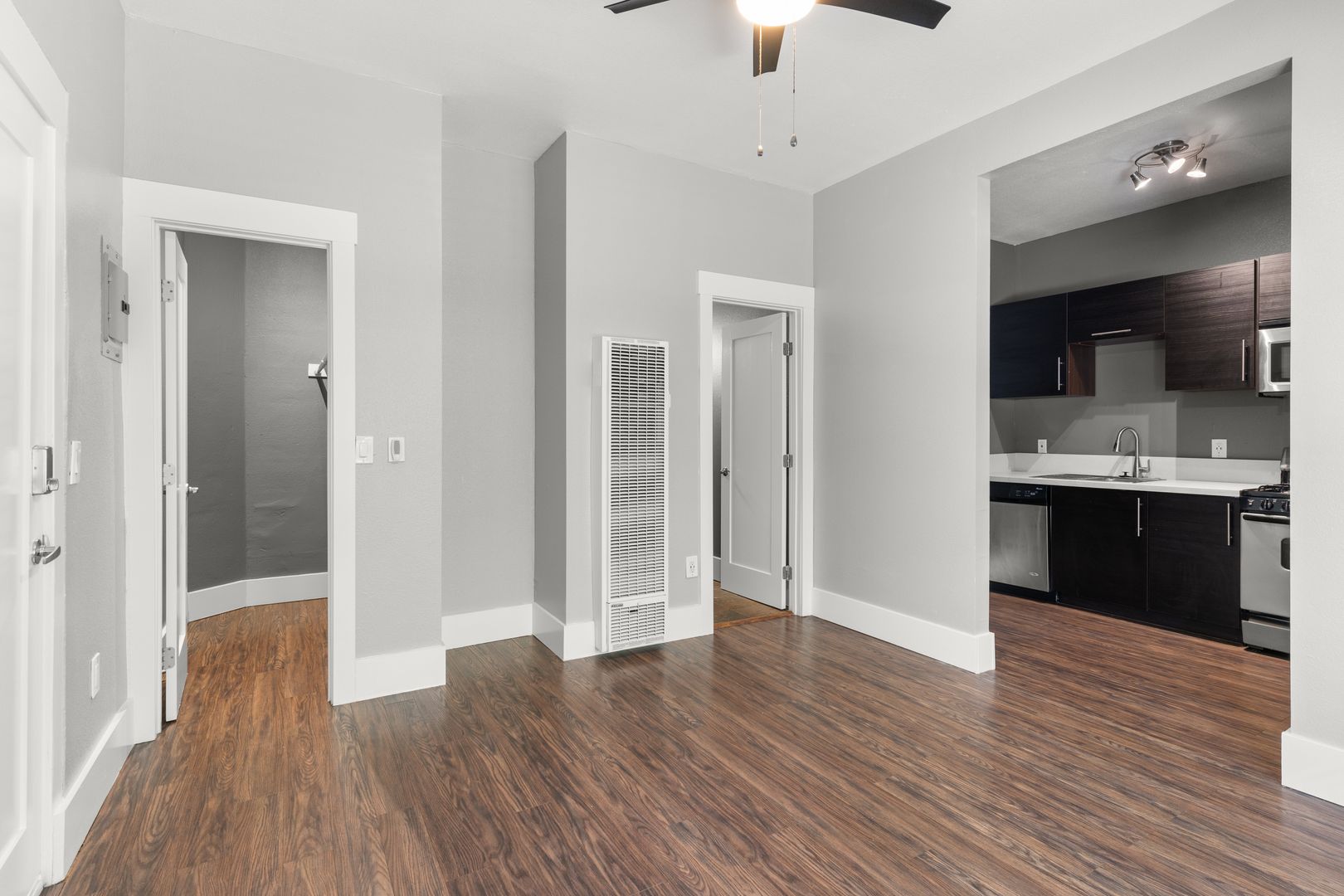 Long Beach Apartment: 138 Elm Avenue