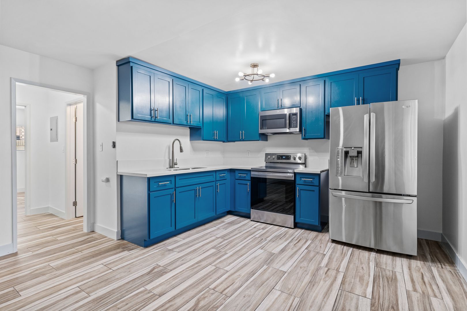 Long Beach Apartment: 1332 Walnut Ave