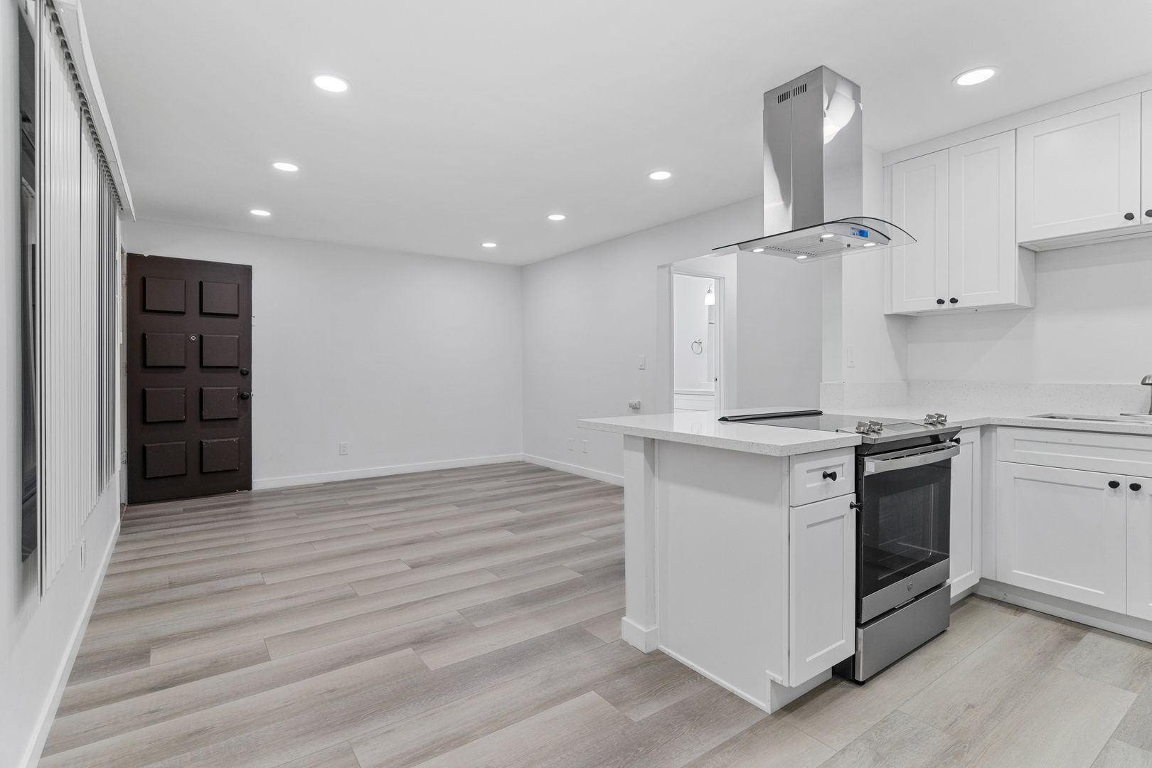 Long Beach Apartment: 908 Roswell Avenue