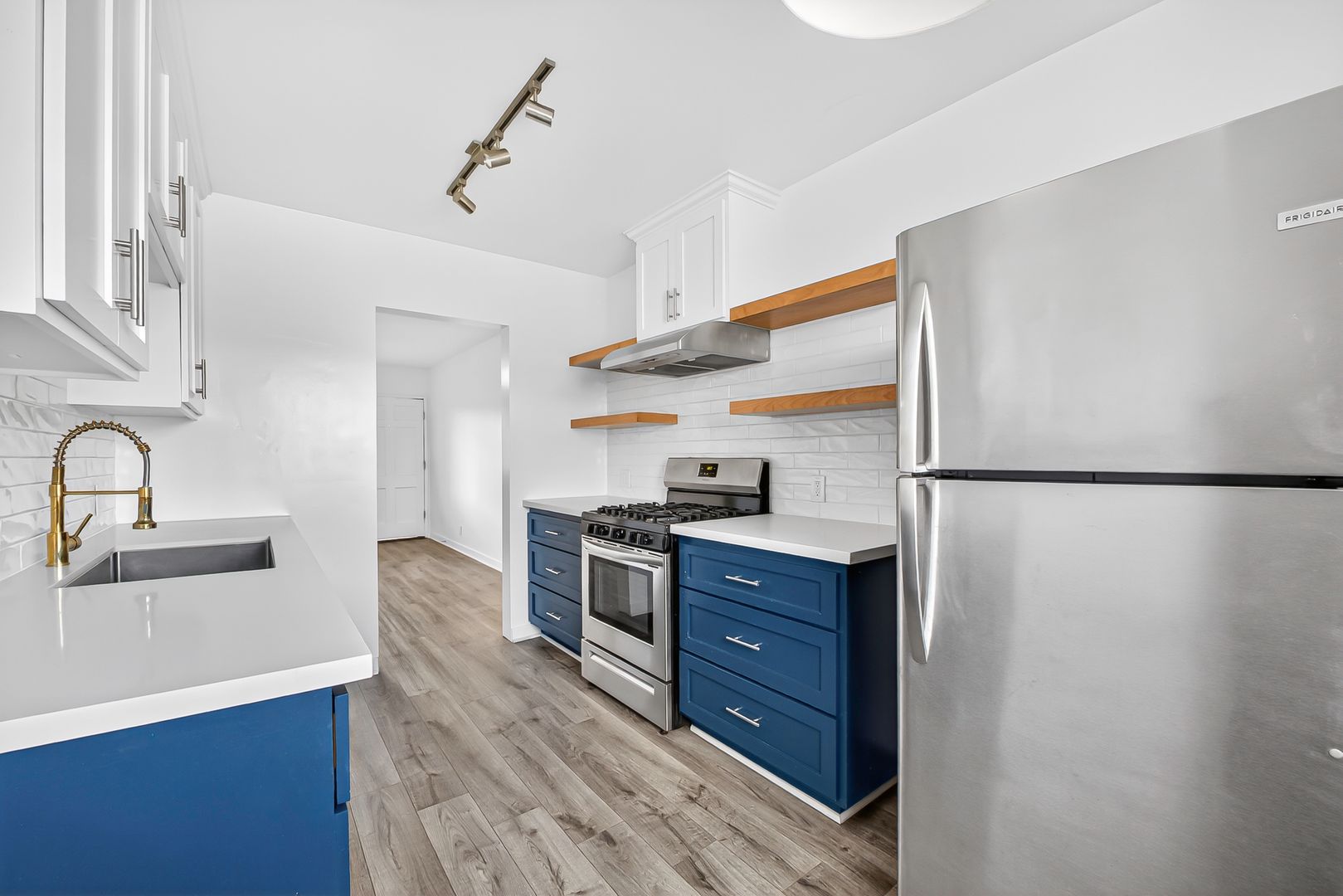 Long Beach Apartment: 936 Cedar Avenue