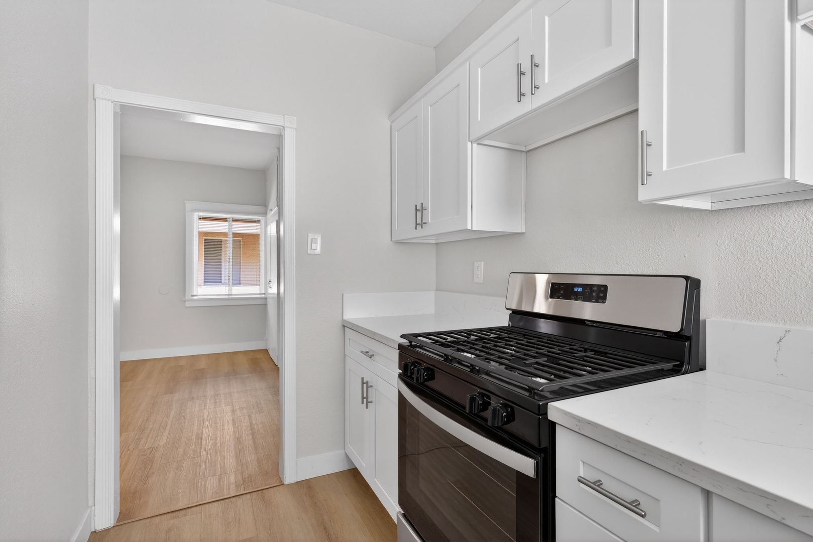Long Beach Apartment: 915 Cherry Ave
