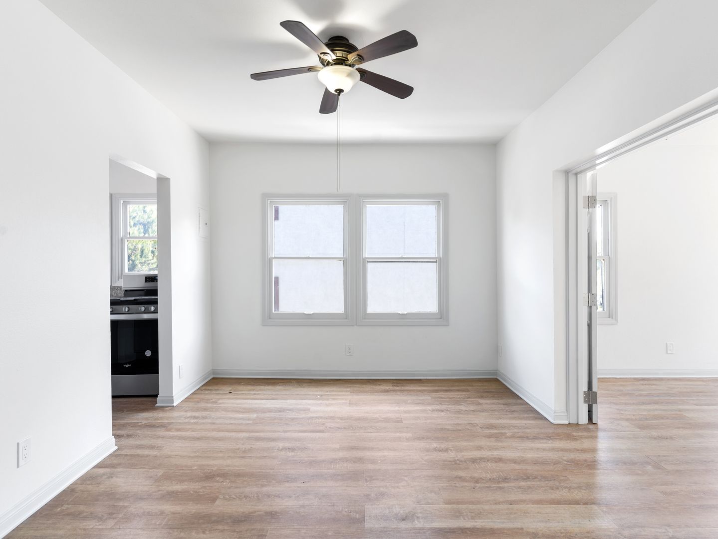 Long Beach Apartment: 526 Magnolia Avenue