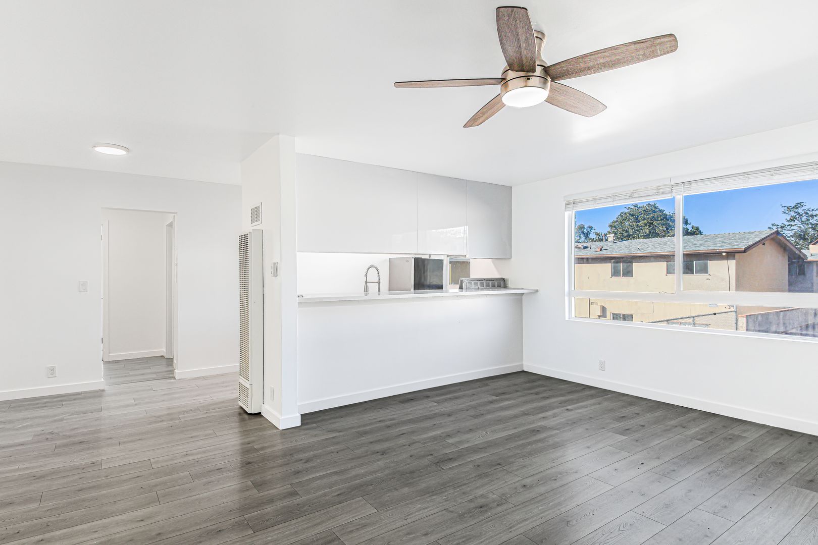 Los Angeles Apartment: 5005 August St