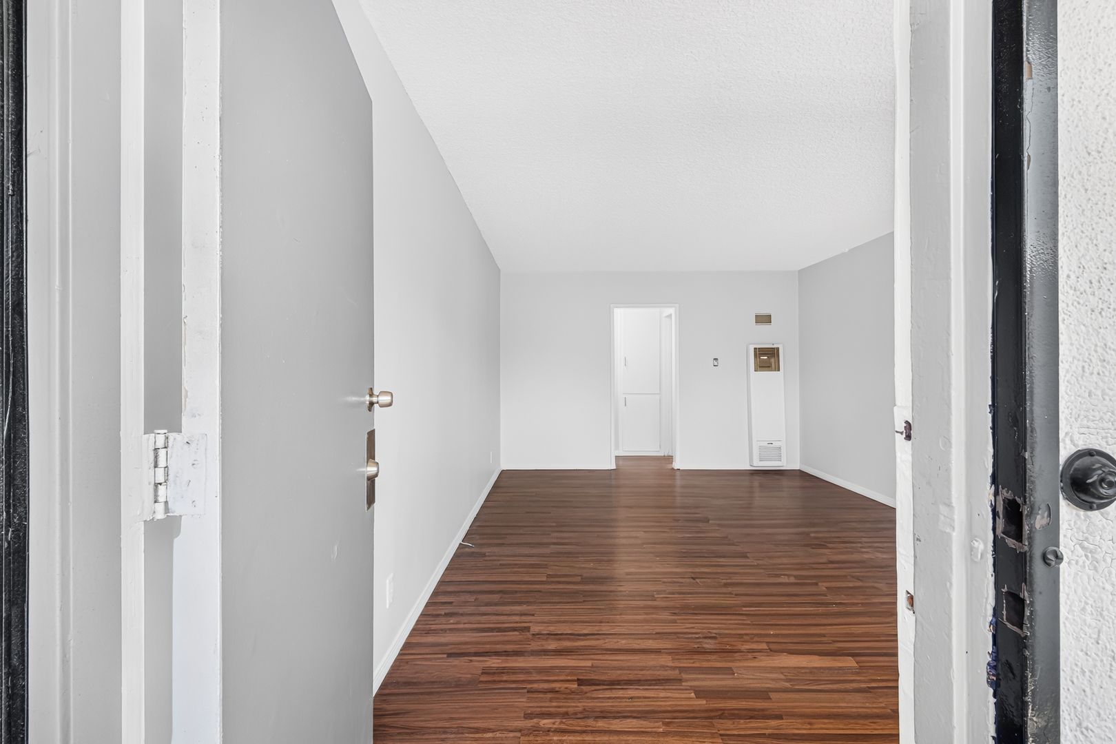 Inglewood Apartment: 517 Venice Way