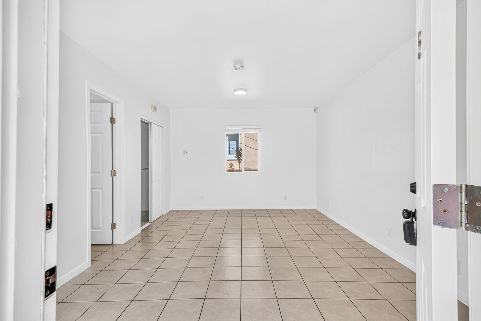 Long Beach Apartment: 67 Alamitos Ave