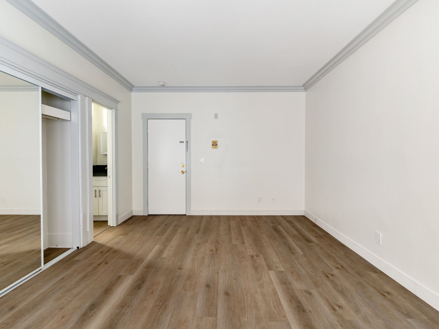 Long Beach Apartment: 330 Cedar Avenue