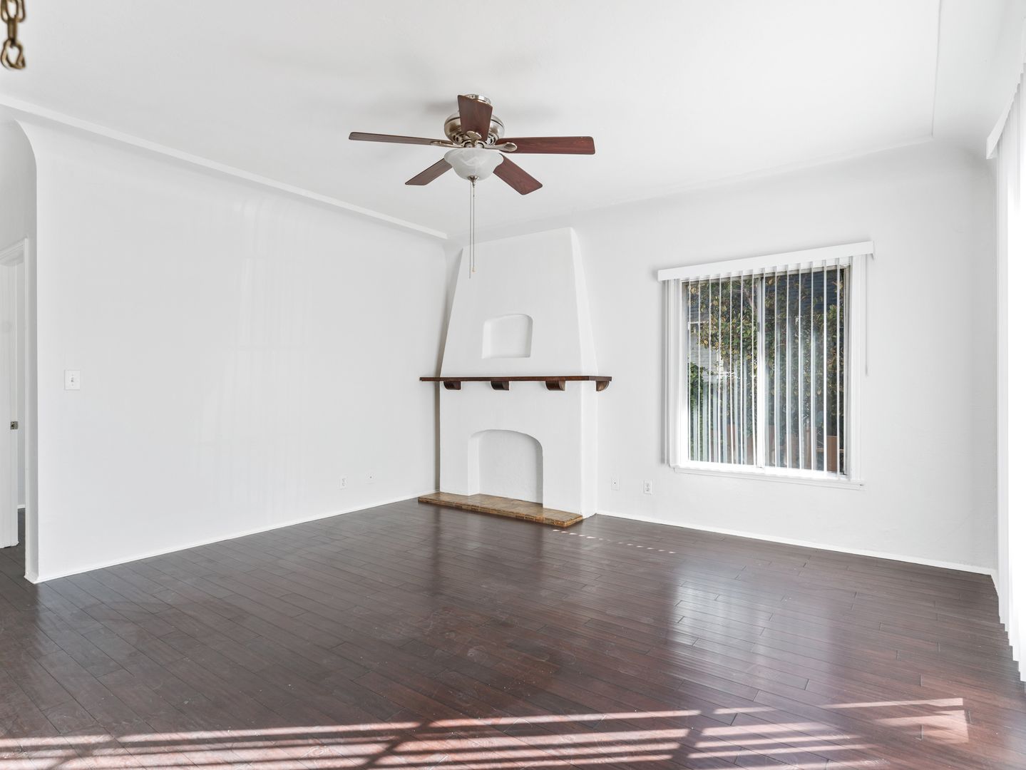 Long Beach Apartment: 432 Walnut Avenue