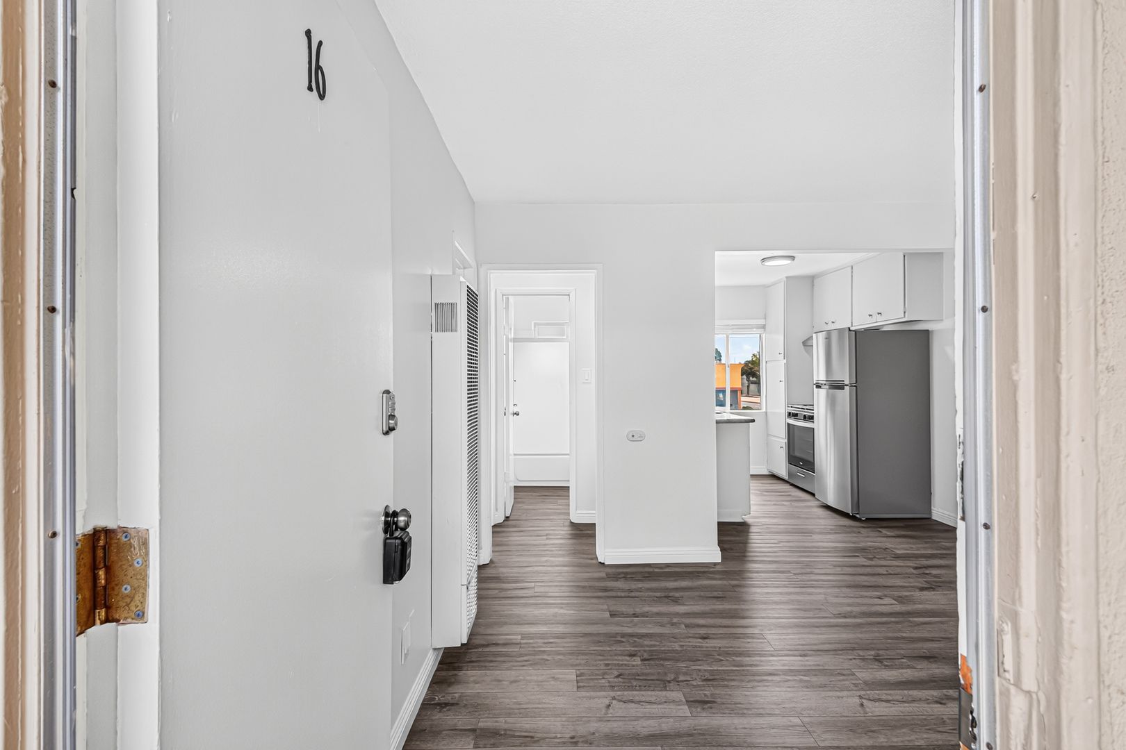 Long Beach Apartment: 477 E South Street