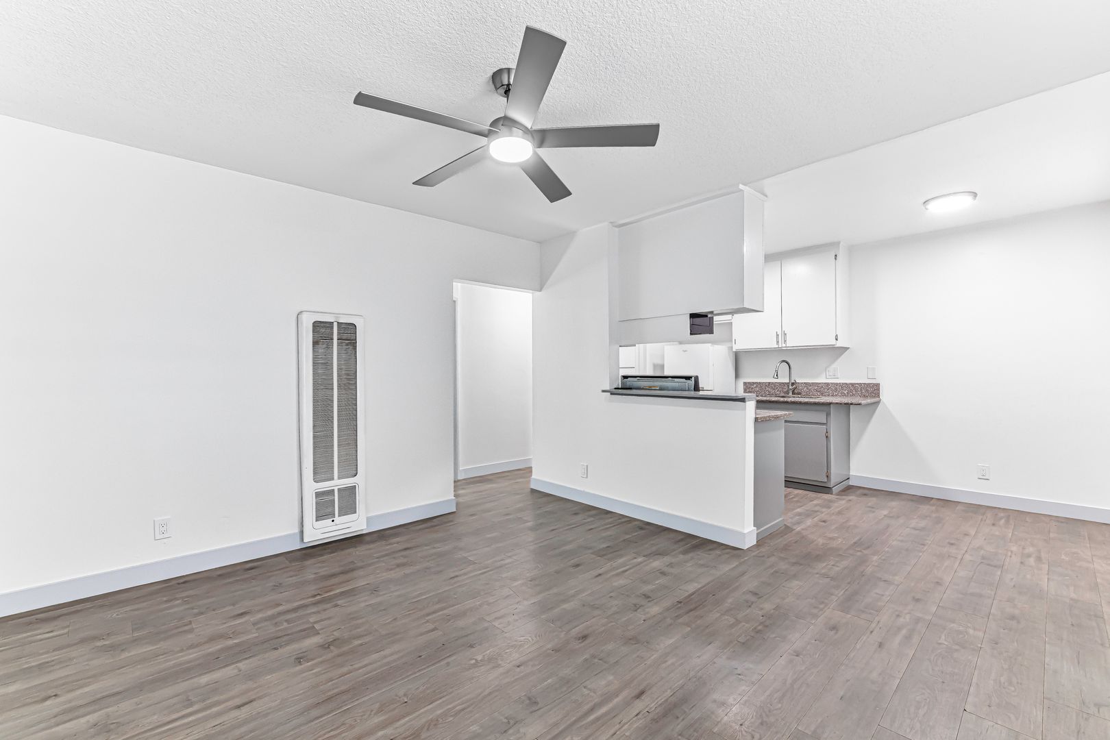 Long Beach Apartment: 210 E 29th St