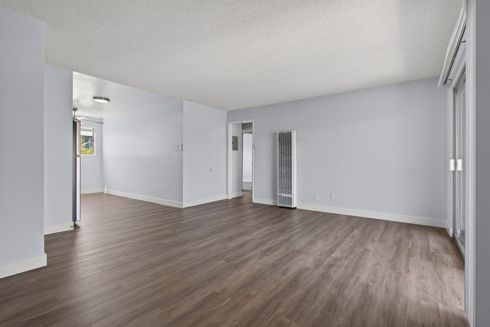Long Beach Apartment: 3032 E 7th Street