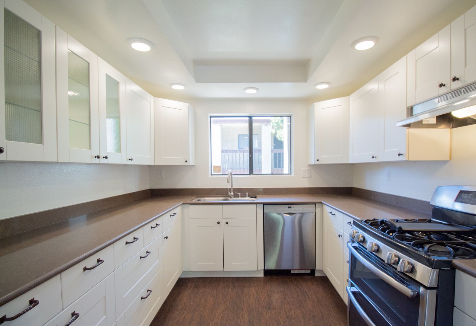 Signal Hill House: 2001 E 21st St