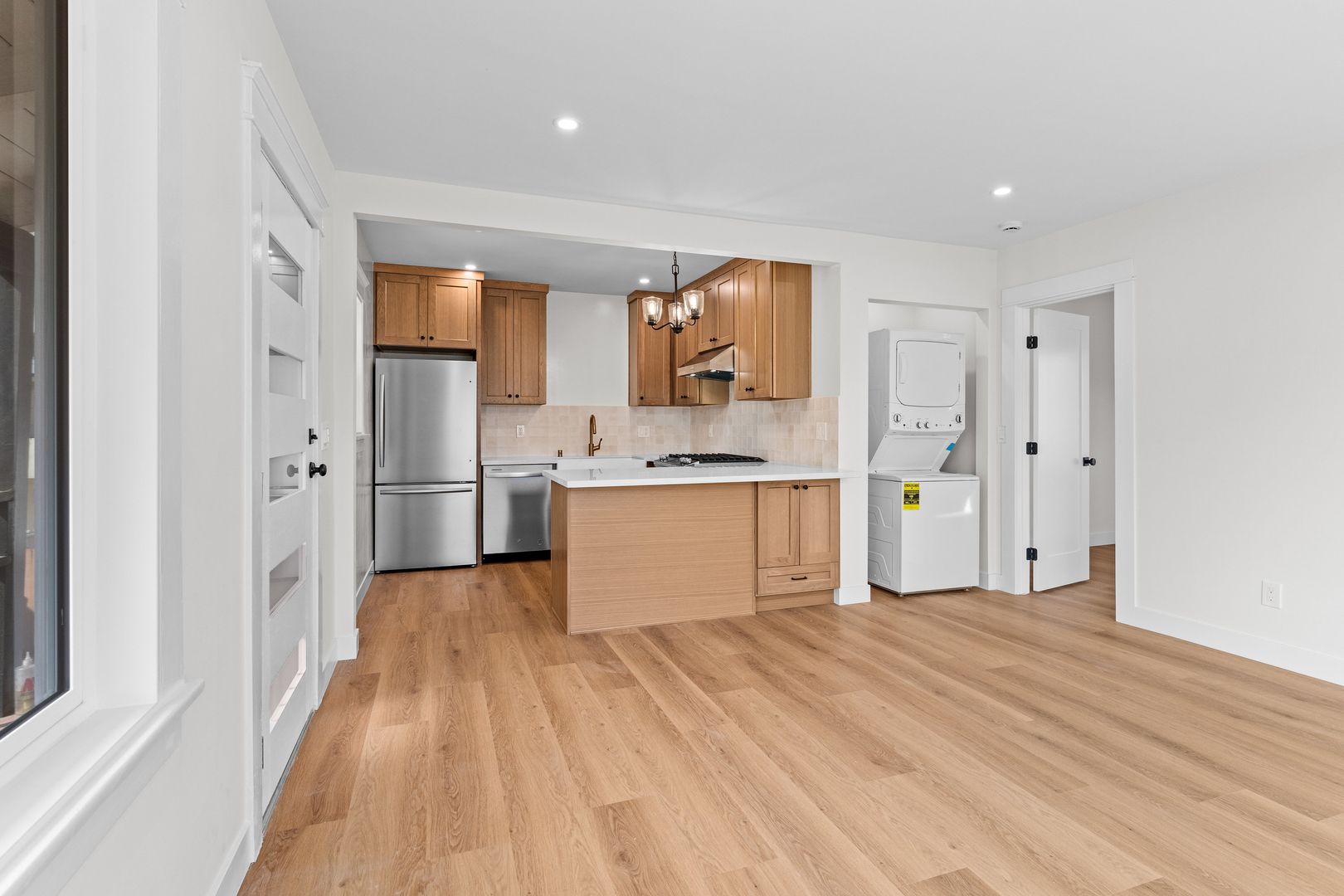 Long Beach Apartment: 526 Lime Avenue