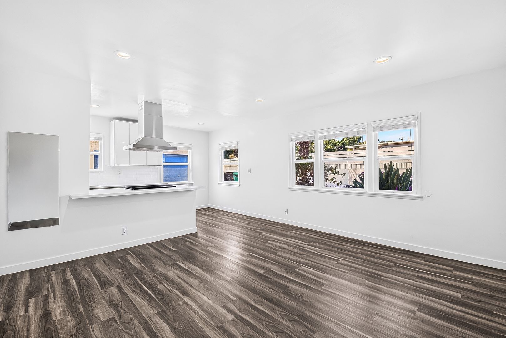 Long Beach Apartment: 4308 E 4th St