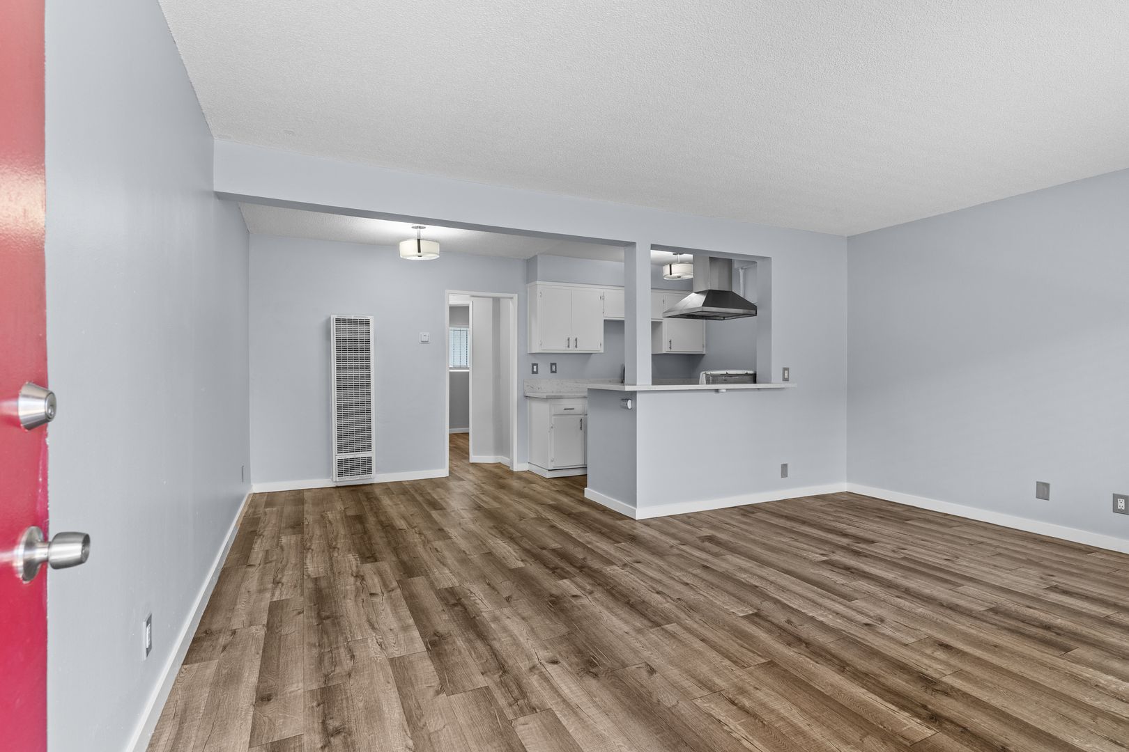 Long Beach Apartment: 1121 Daisy Avenue
