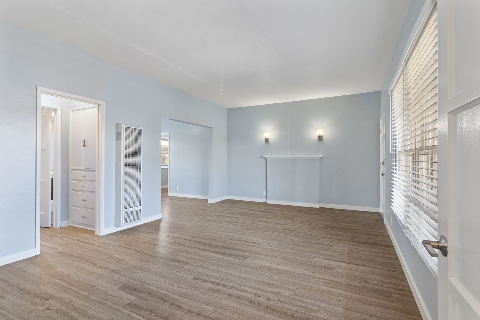 Long Beach Apartment: 2010 Pine Avenue