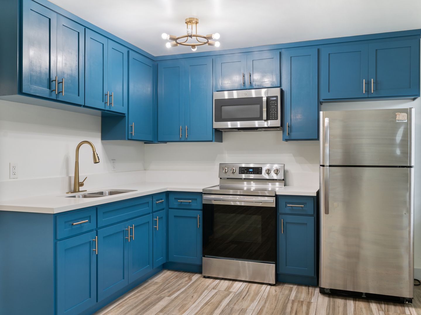 Long Beach Apartment: 1332 Walnut Ave