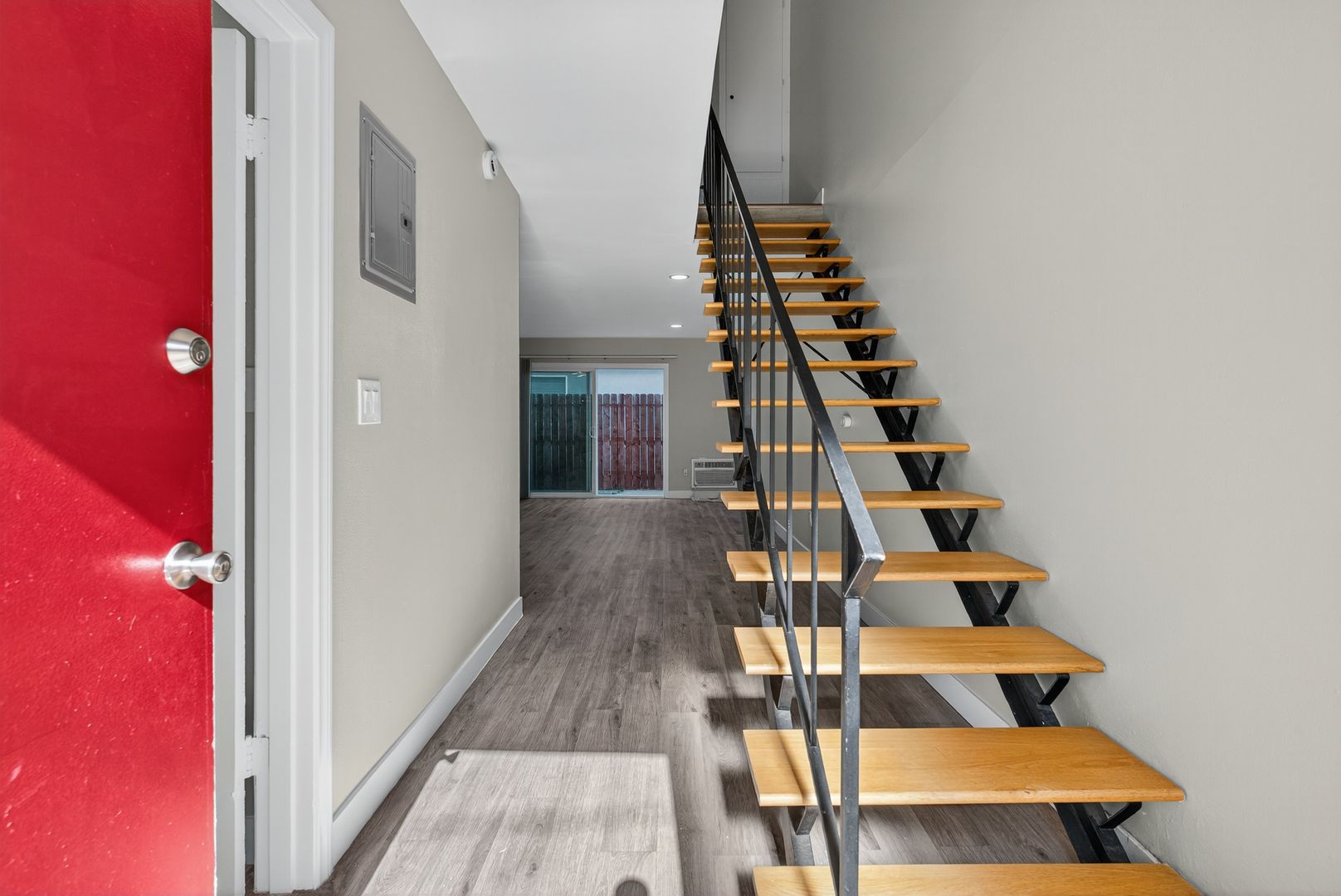 Garden Grove Apartment: 13392 Magnolia Street