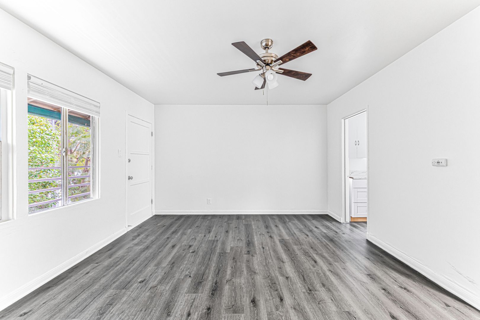 Long Beach Apartment: 530 W 9th St