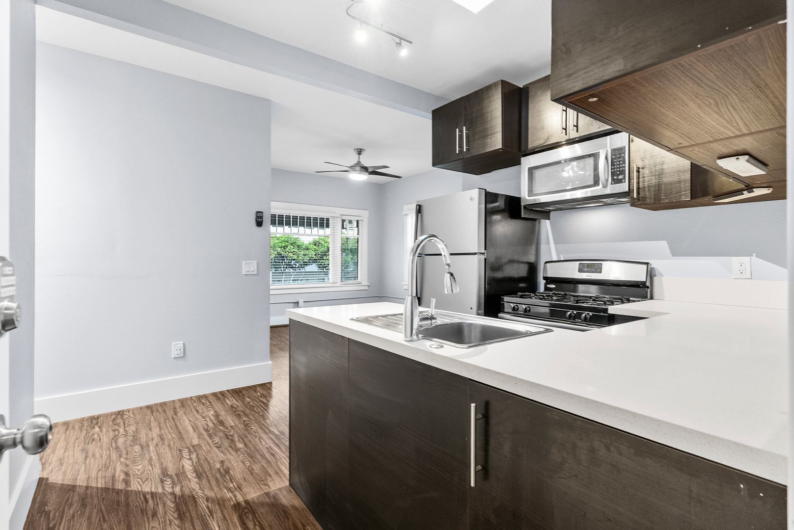 Long Beach Apartment: 138 Elm Avenue