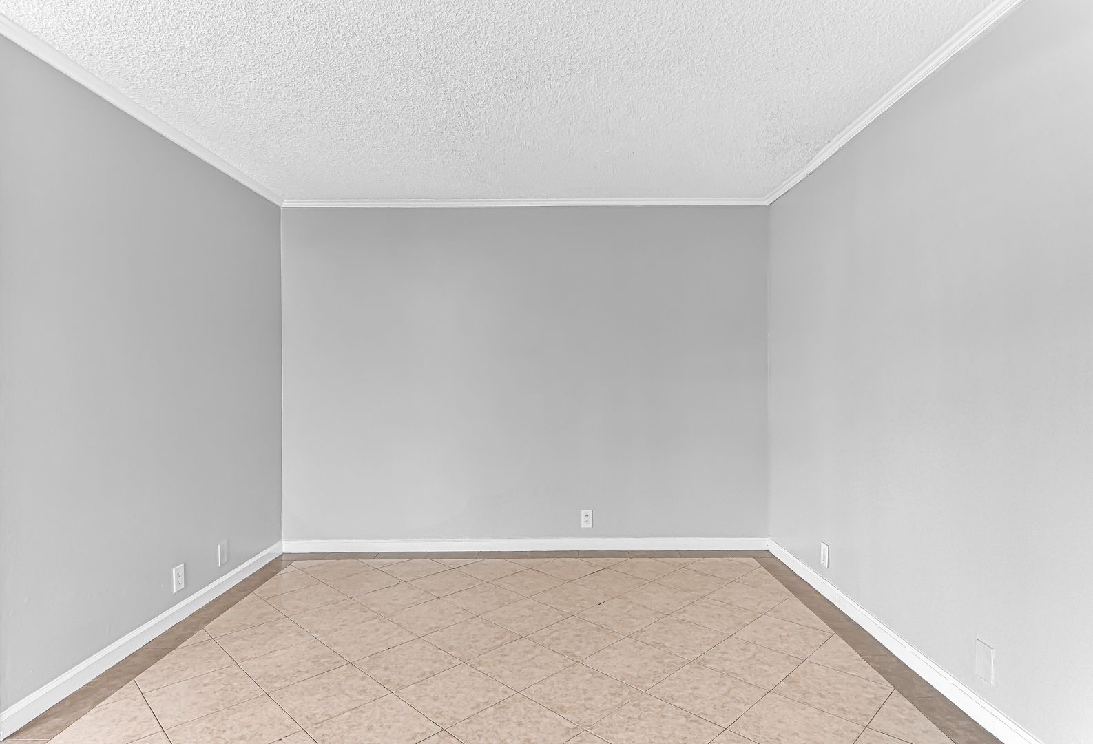 Long Beach Apartment: 1826 Cerritos Ave