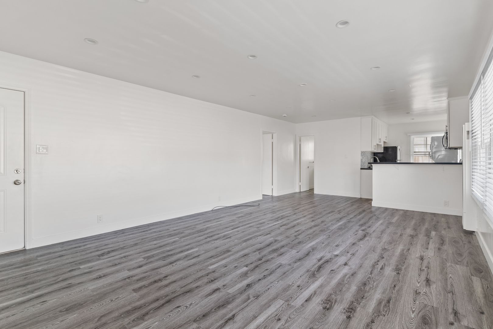 Long Beach Apartment: 241 Bonito Avenue