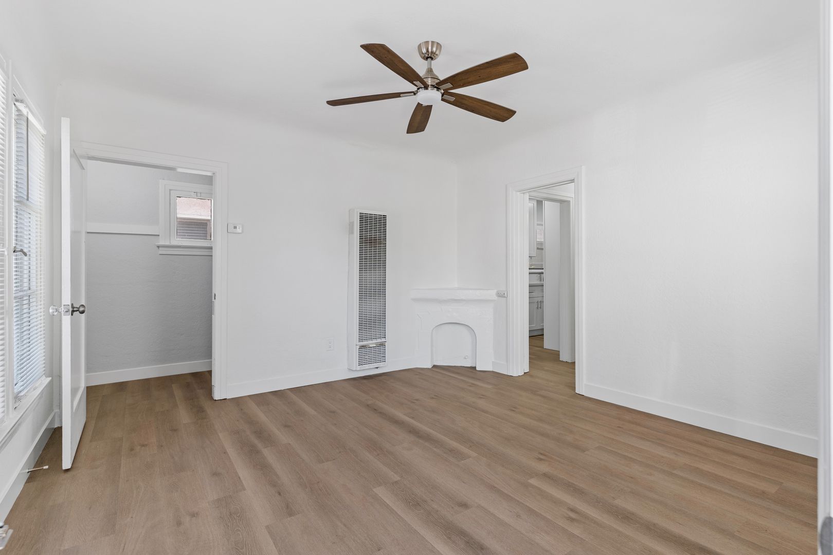 Long Beach Apartment: 1109 Loma Ave.