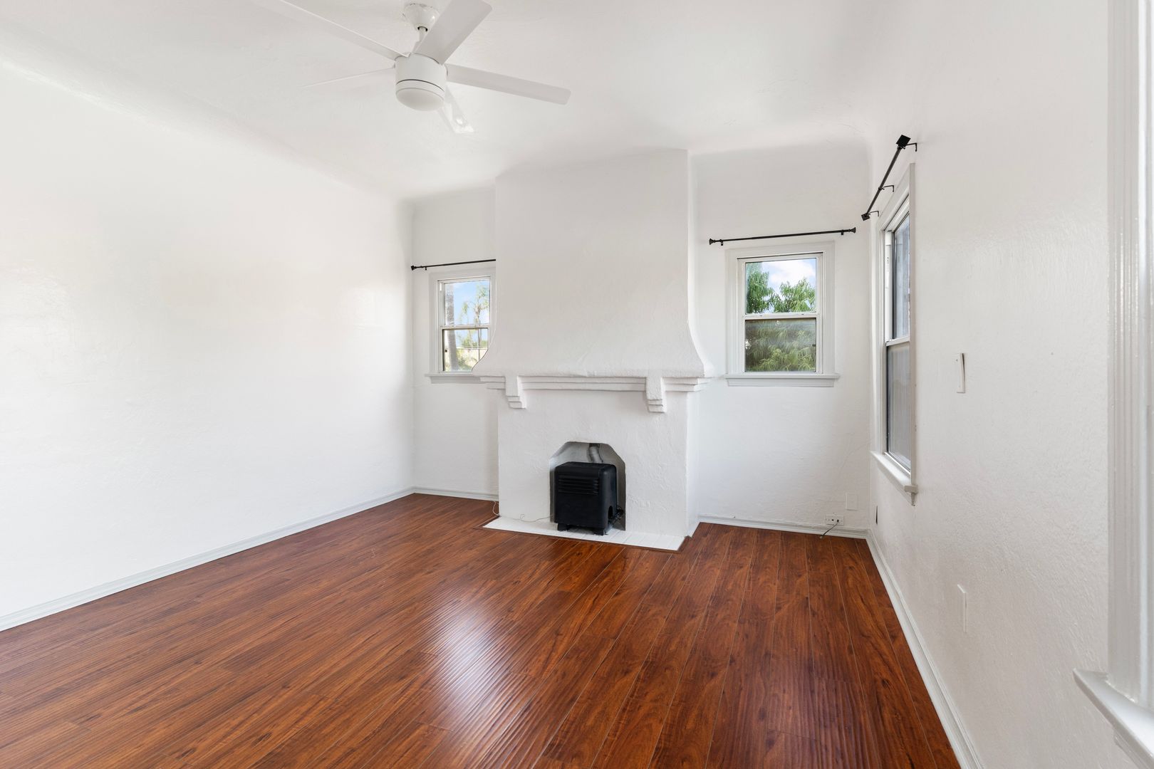 Long Beach Apartment: 1115 E Broadway