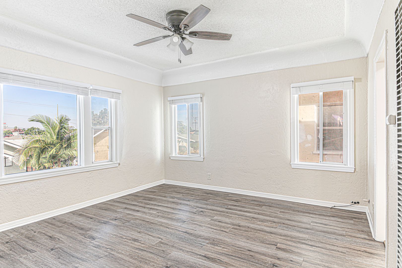 Long Beach Apartment: 1324 Peterson Avenue