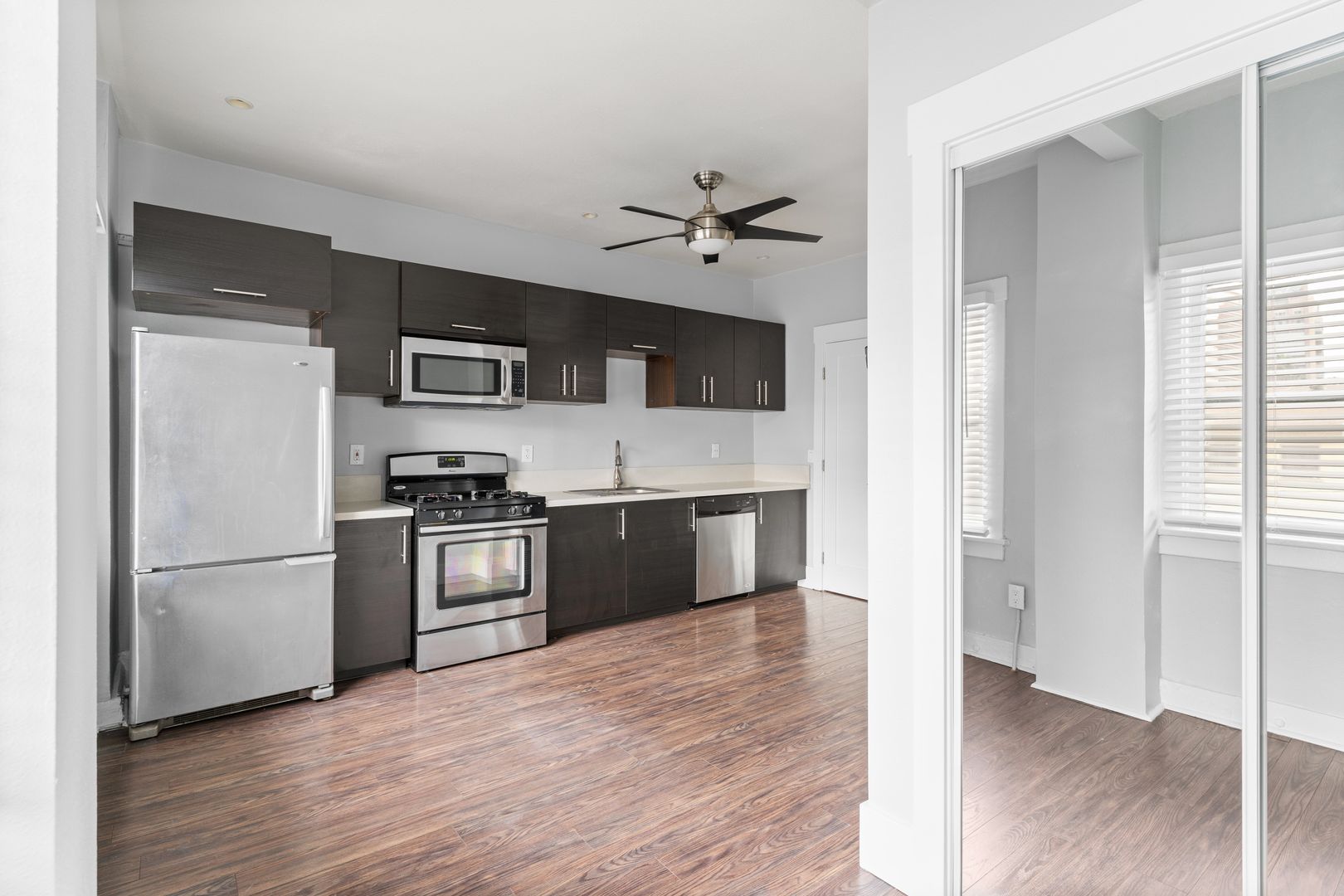 Long Beach Apartment: 138 Elm Avenue