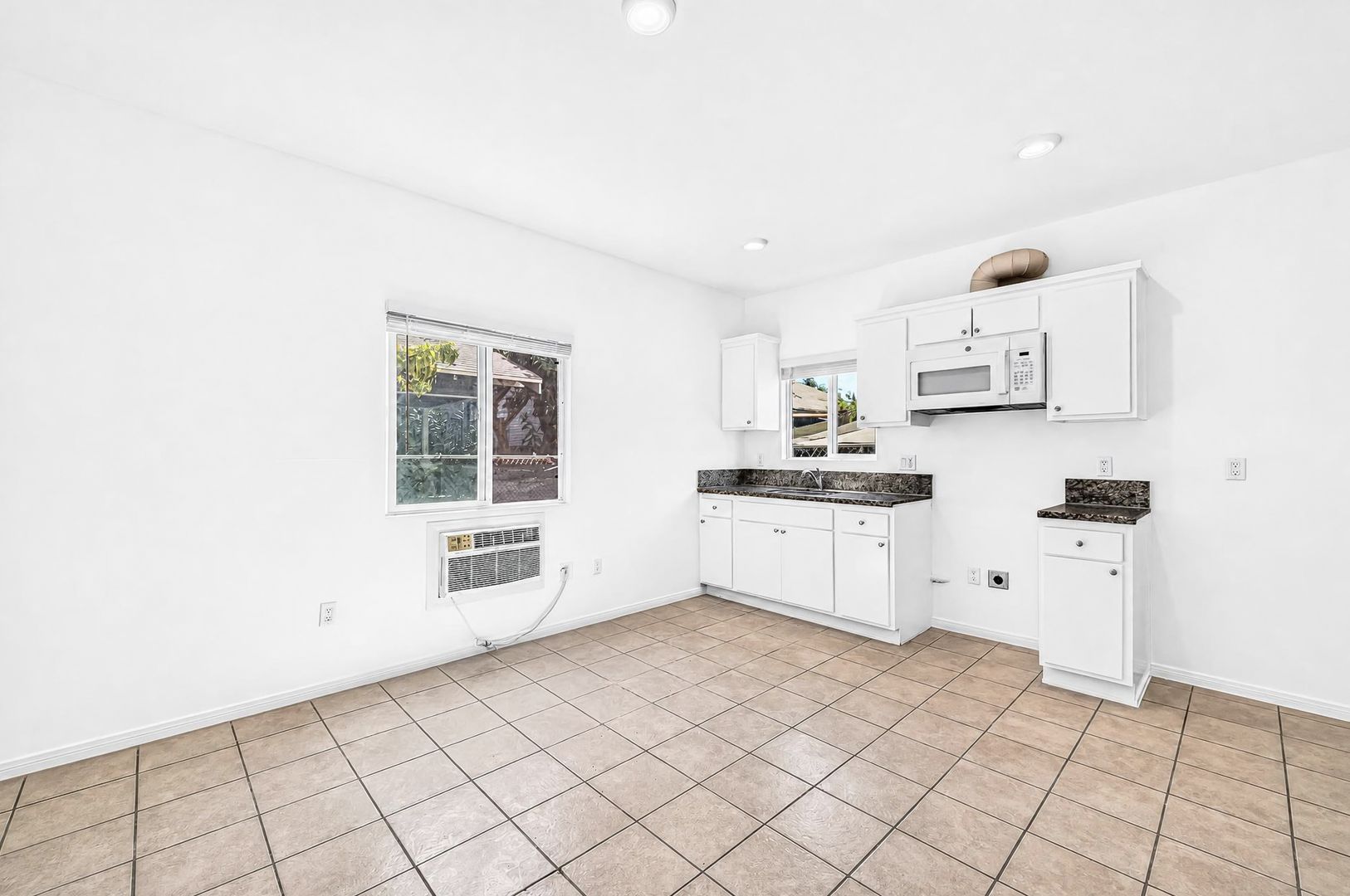 Long Beach Apartment: 908 Martin Luther King Jr