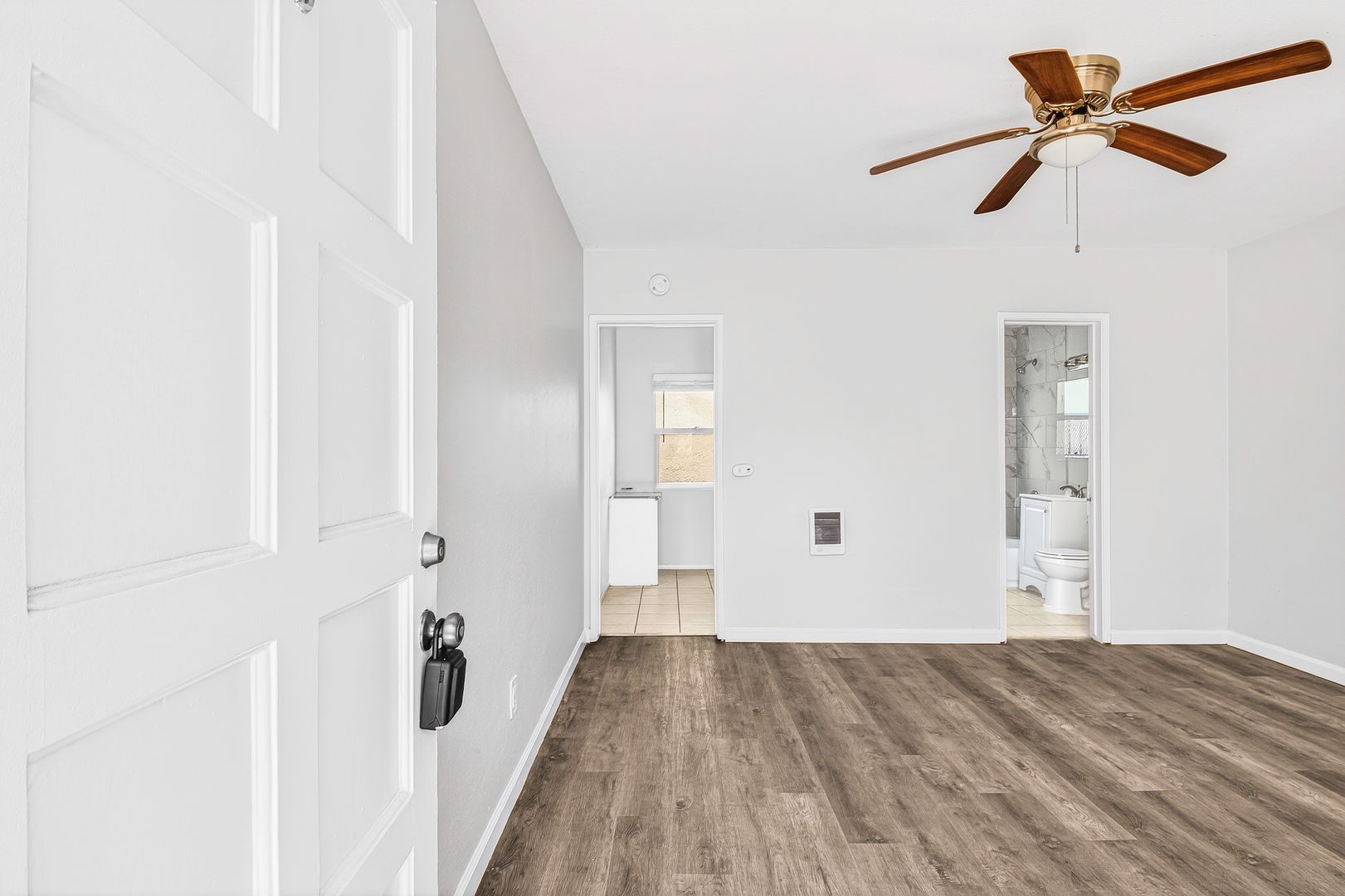 Long Beach Apartment: 904 Atlantic ave