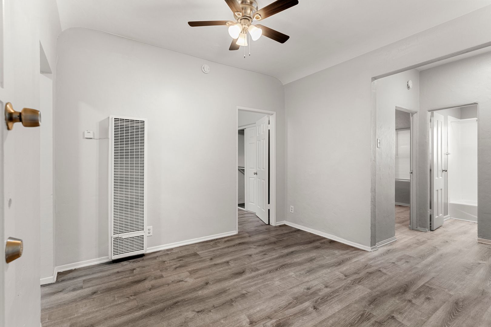 Long Beach Apartment: 722 Maine Avenue