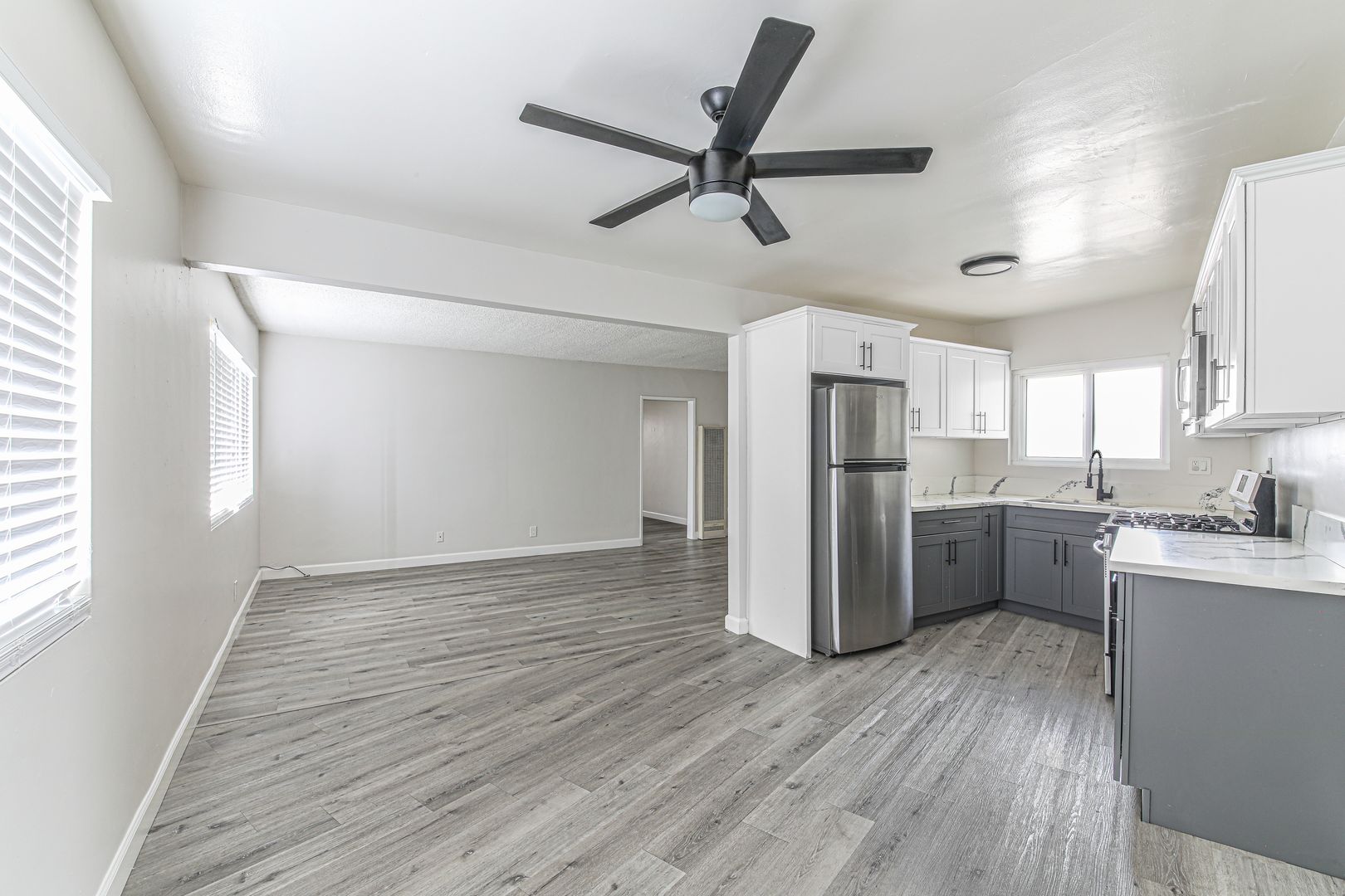 Long Beach Apartment: 125 E. Spring St