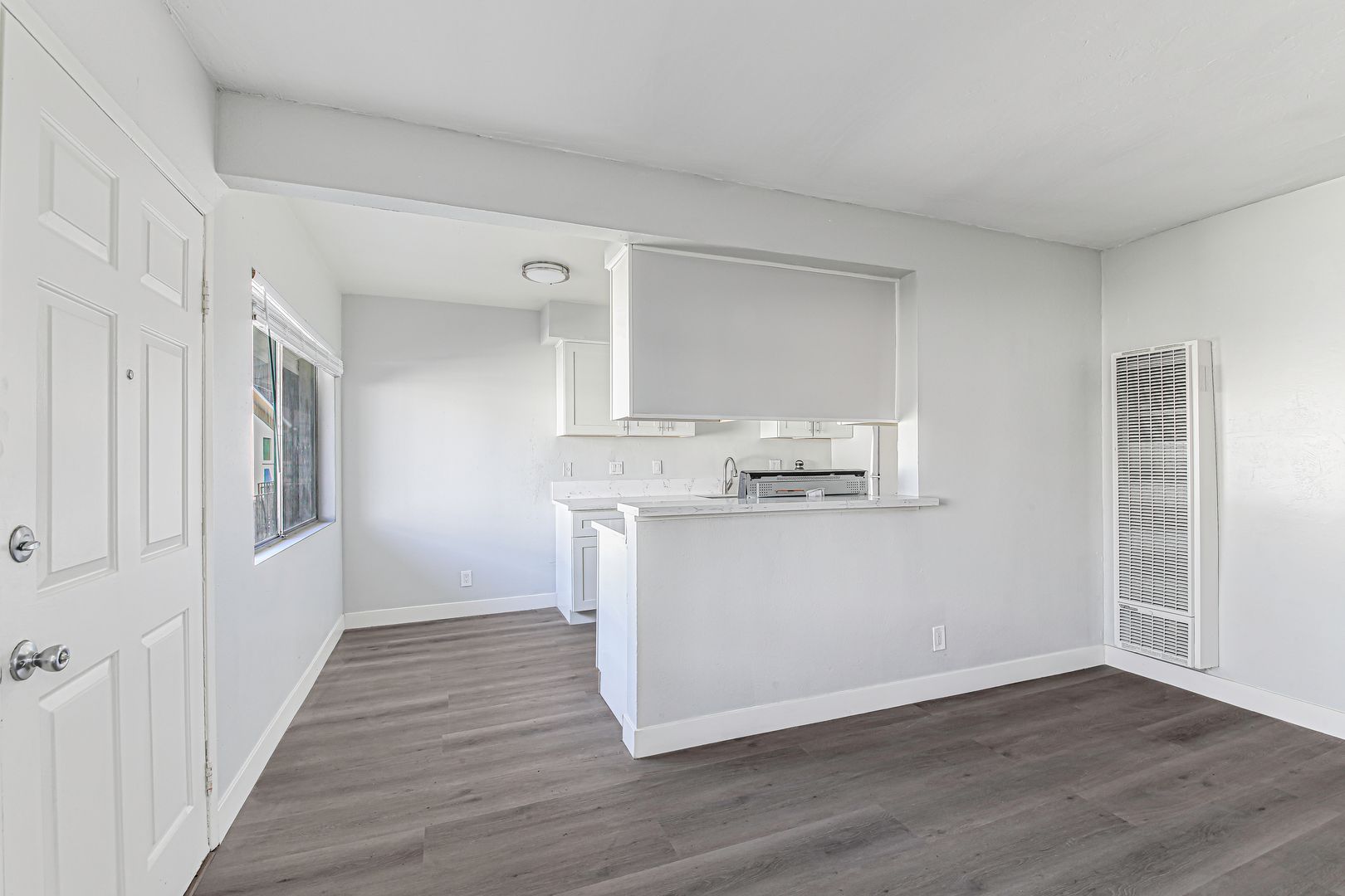 Long Beach Apartment: 811 Gardenia Avenue