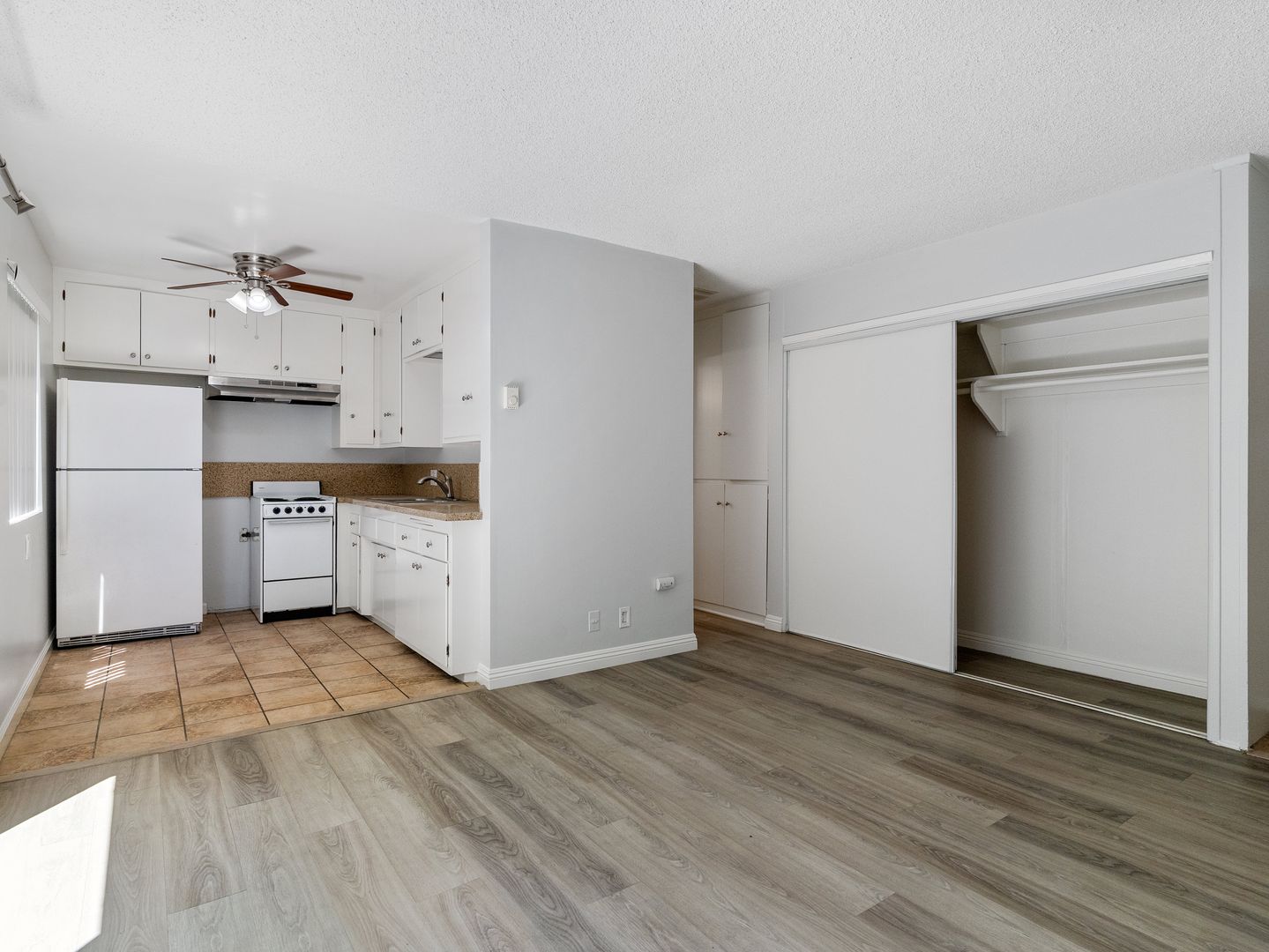 Long Beach Apartment: 425 Gaviota Ave.
