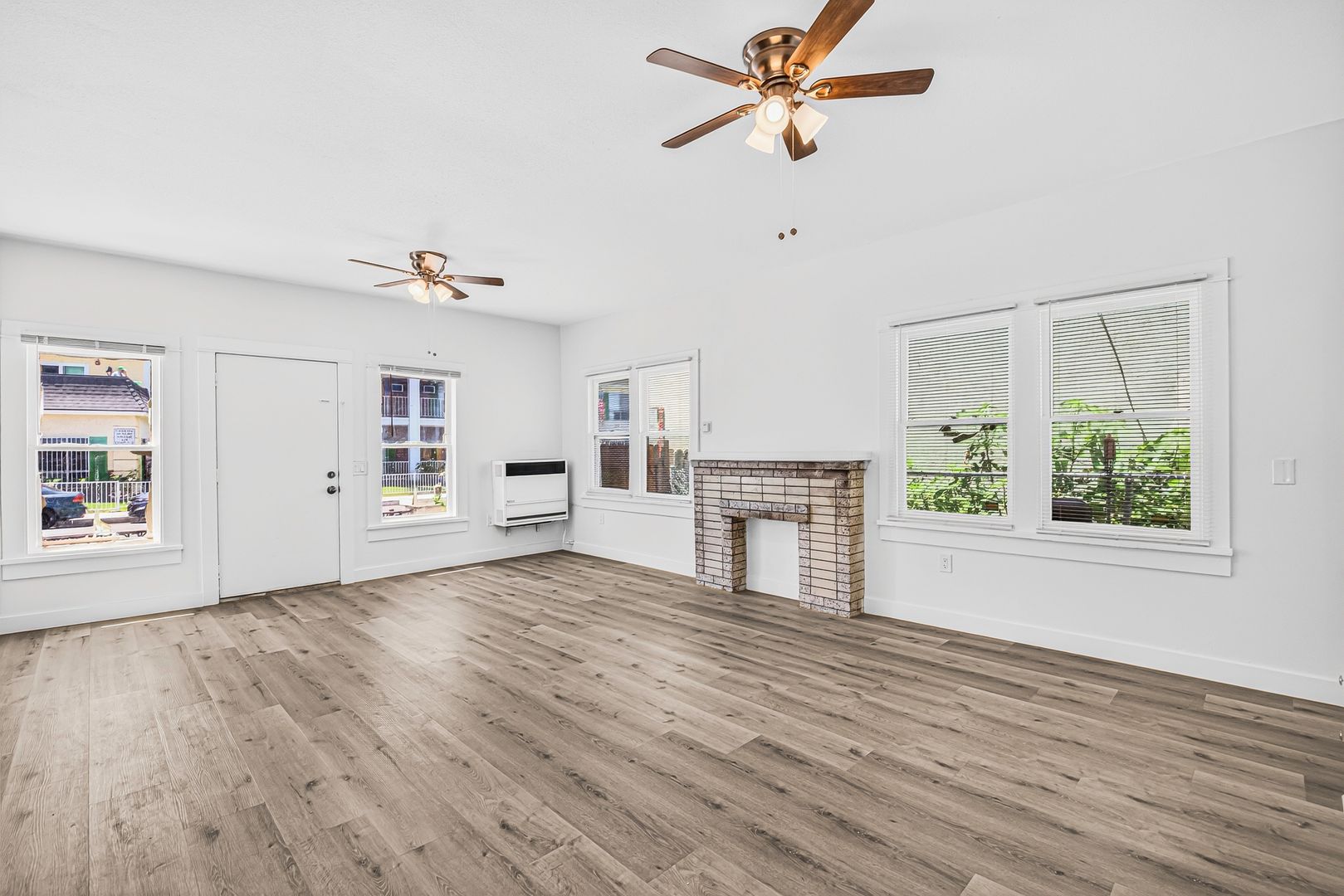 Long Beach Apartment: 1045 E 4th Street