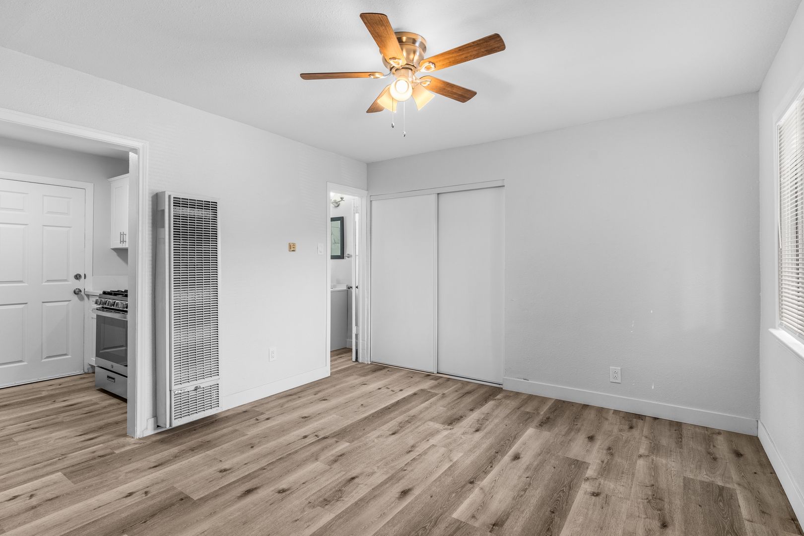 Long Beach Apartment: 2652 E 15th Street