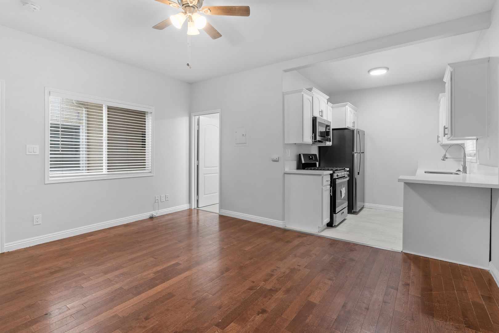 Long Beach Apartment: 442 Cedar Avenue