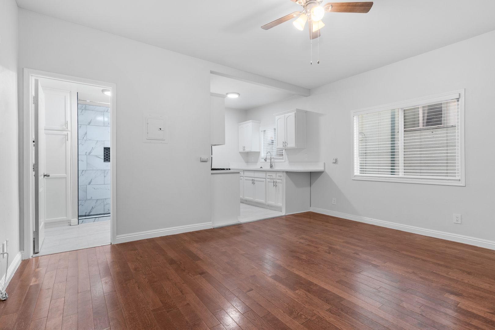 Long Beach Apartment: 442 Cedar Avenue