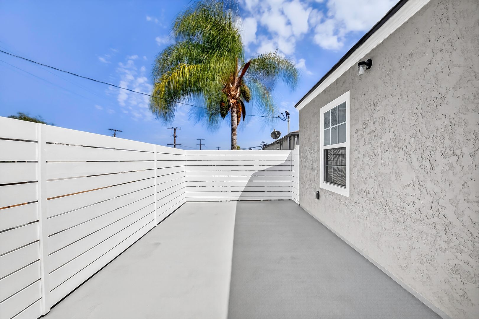 Long Beach Apartment: 5113 E The Toledo