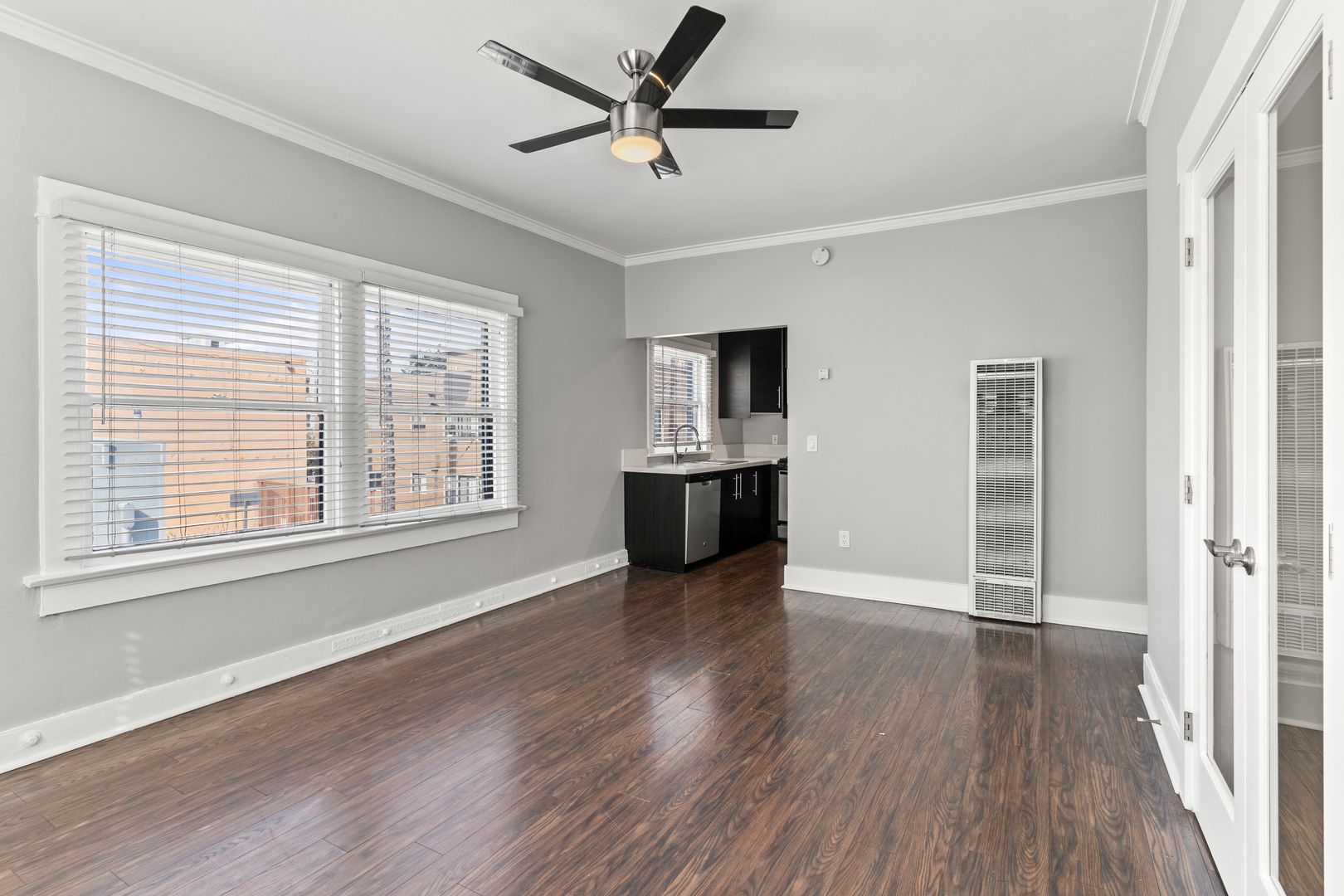 Long Beach Apartment: 138 Elm Avenue