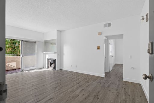 Newly Renovated 2BR Near Culver Steps – photo 1