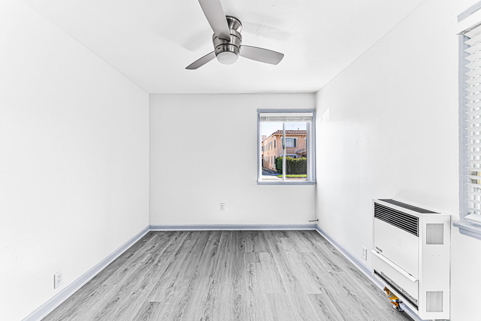 Long Beach Apartment: 727 Olive Ave