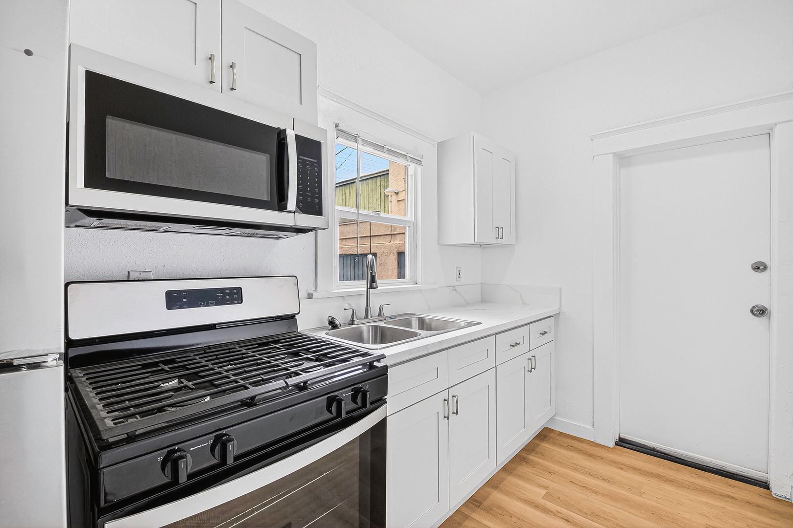 Long Beach Apartment: 905 Cherry Ave