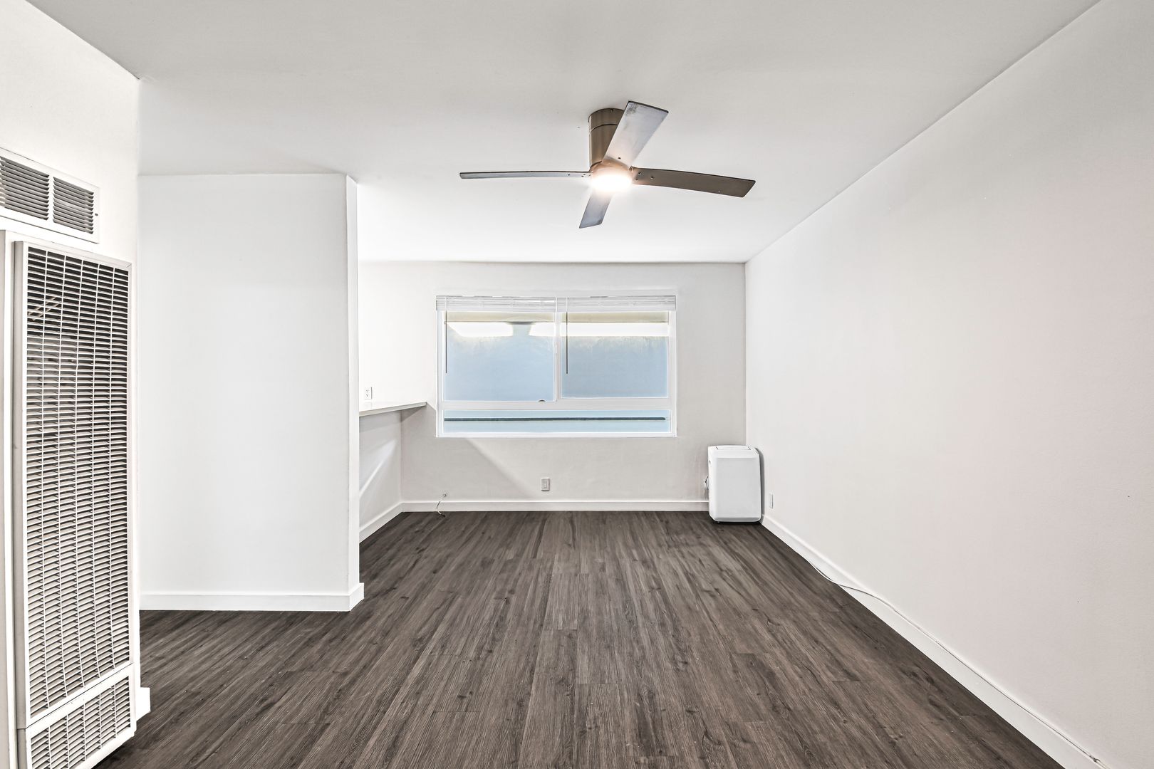 Los Angeles Apartment: 5005 August St