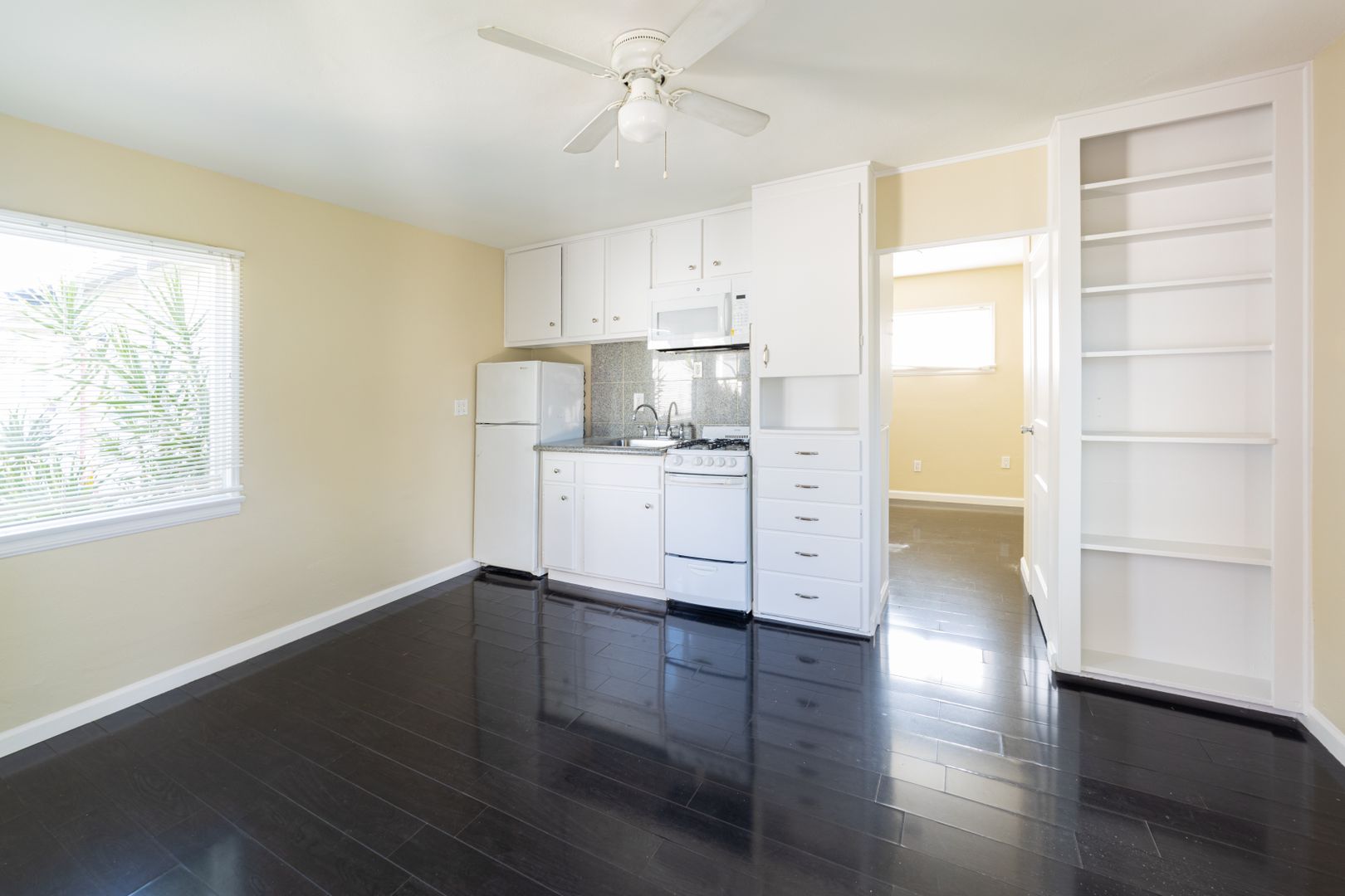 Costa Mesa Apartment: 1911 Church St.