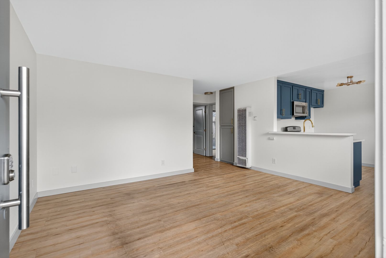 Long Beach Apartment: 921 Alamitos Ave.